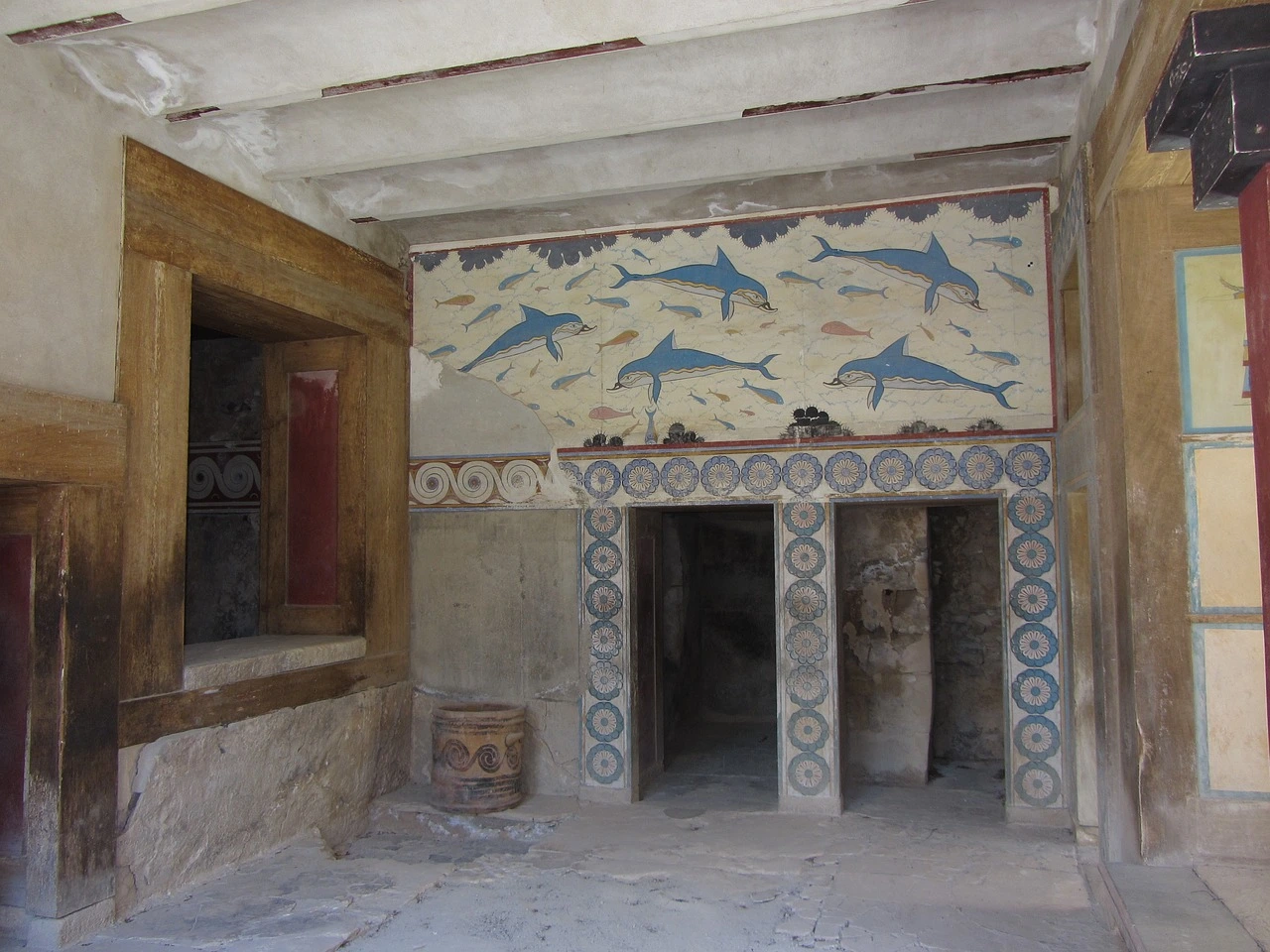 Knossos-Palace-Dolphins-Fresco